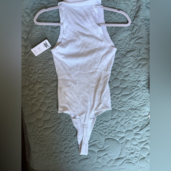 A&F White Ribbed Bodysuit - Picture 2 of 4